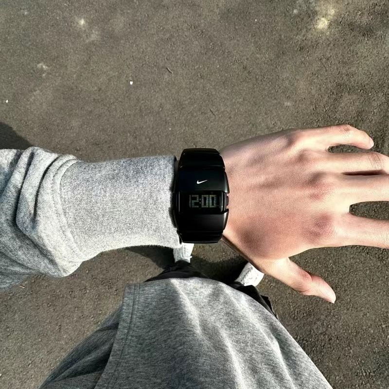 Watch Nike D-Line - футуристические/ретро часы (цифровой циферблат)