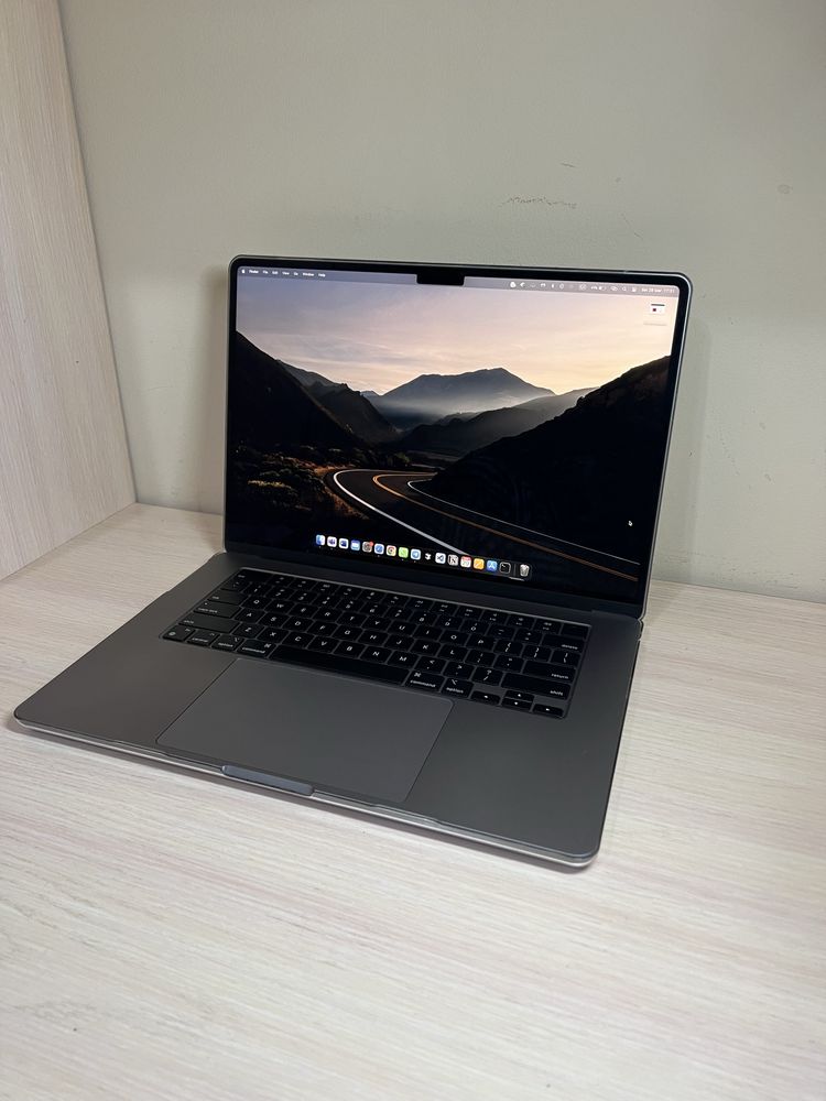 Macbook m2 air 15.6