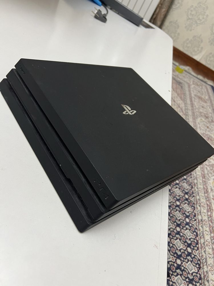 Playstaion 4 pro 1 tb