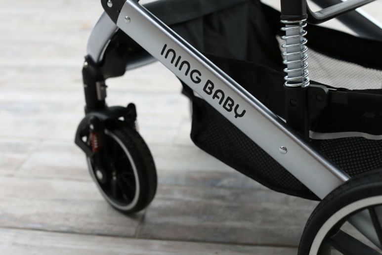 Продам универсальную 2 в 1 коляску «Ining baby”