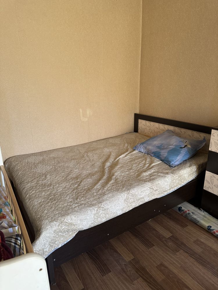 Кровать в хорошем состояние