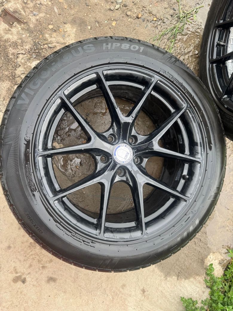 Продаю диски R18 торг на месте