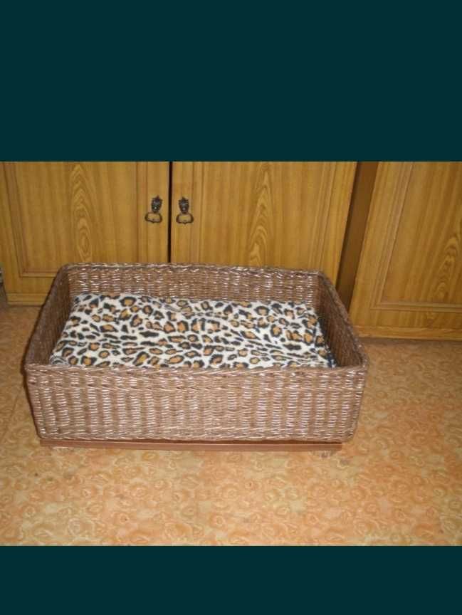 продам плетеную лежанку для кошек или собачек