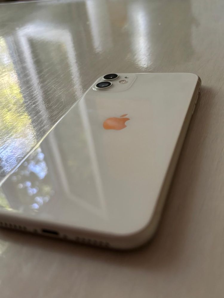 Срочно продам IPhone 11