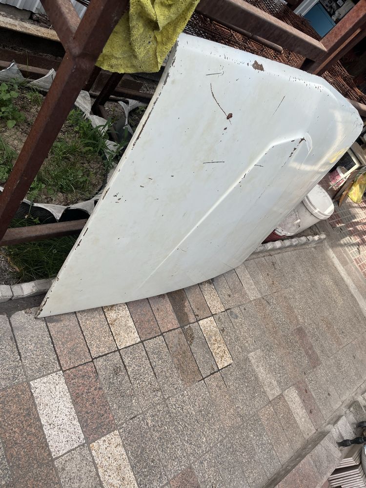Капот 24 волга так же имейется другие запчастьи