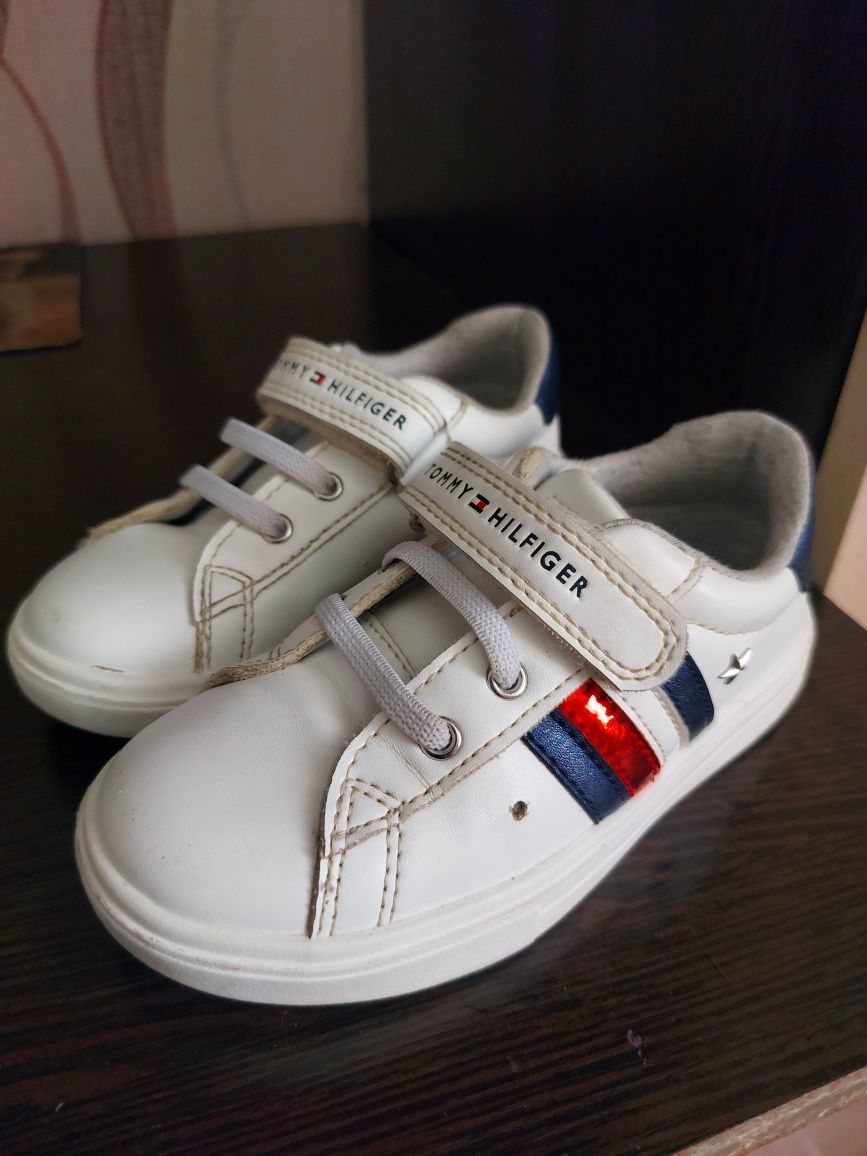 Продам кросовки на девочку