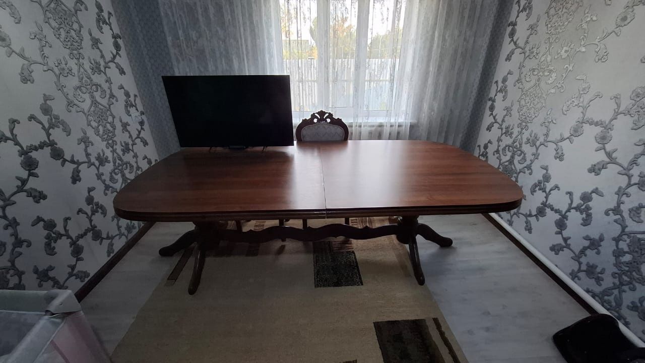 Продам обеденный стол