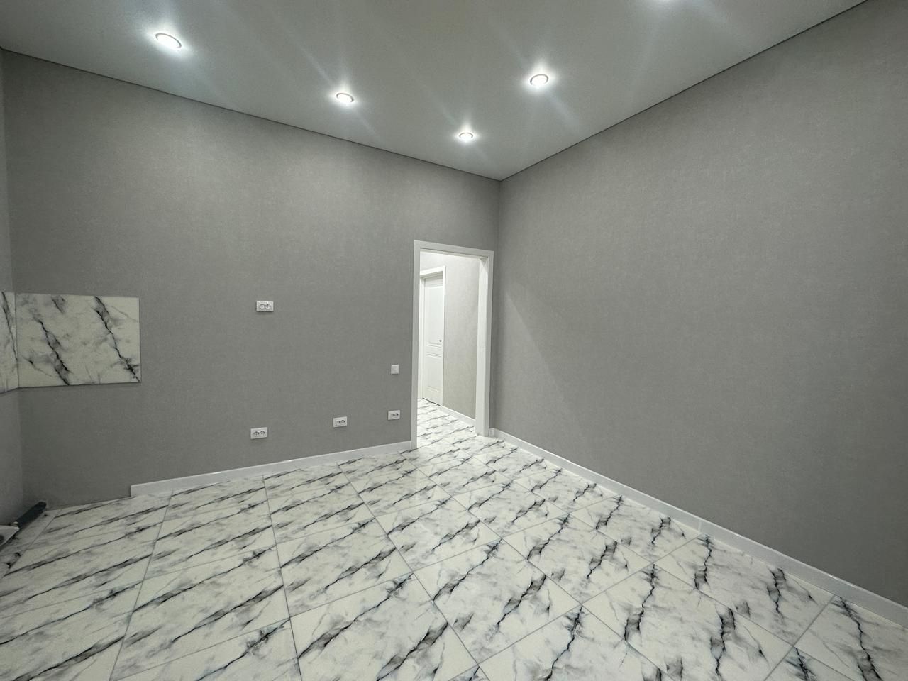 Продам 1 ком кв 53 м2 2023 года в районе центр. рынка