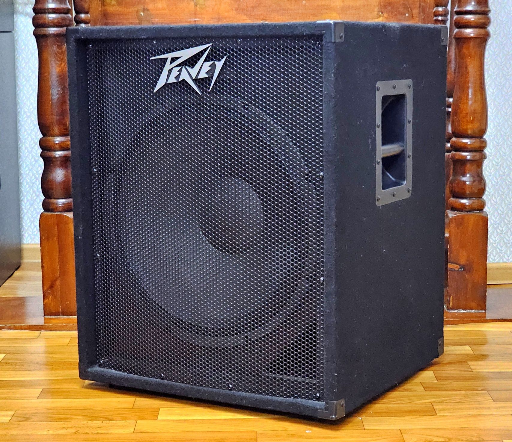 Активный сабвуфер PEAVEY PV118D