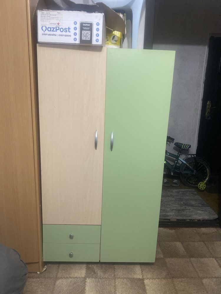 Продам детский шкав и книжную полку