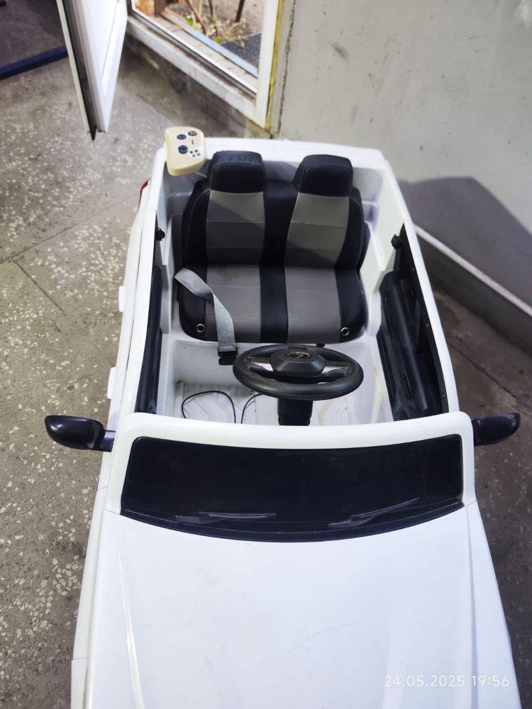 Продам детскую машинку Lexus