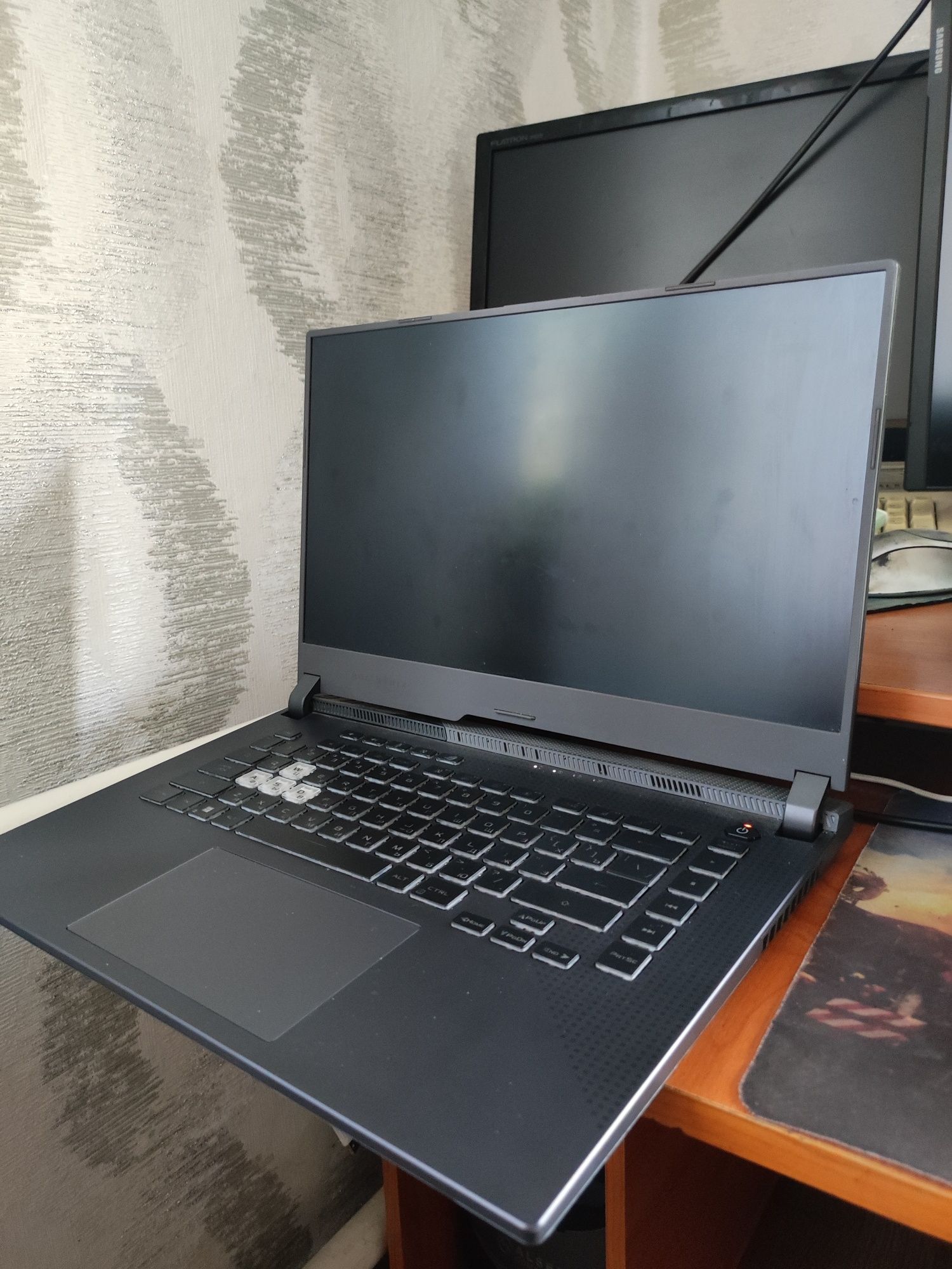 Игровой ноутбук ASUS ROG Strix G513IE / Ryzen 7 RTX 3050 Ti 16GB 512GB