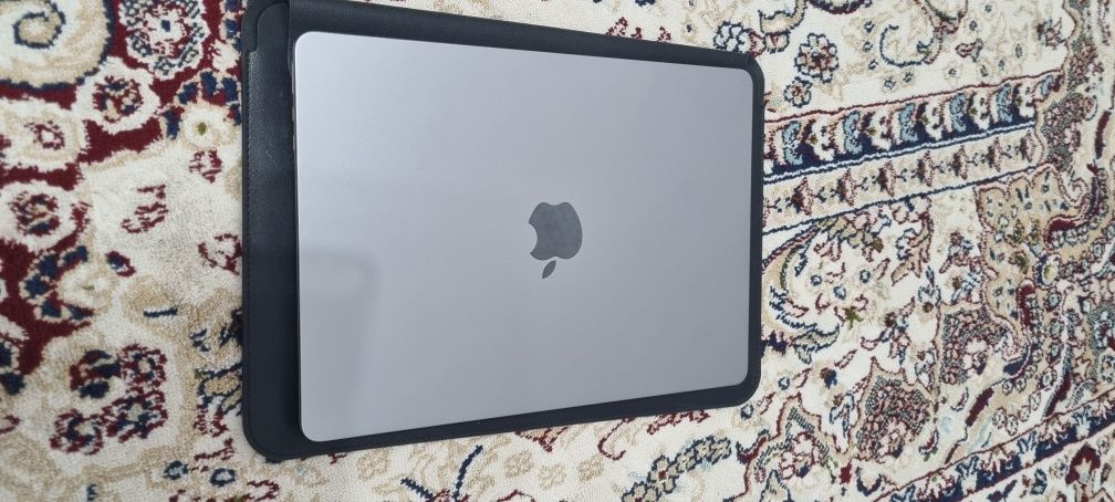 Продам MacBook m2 16/256