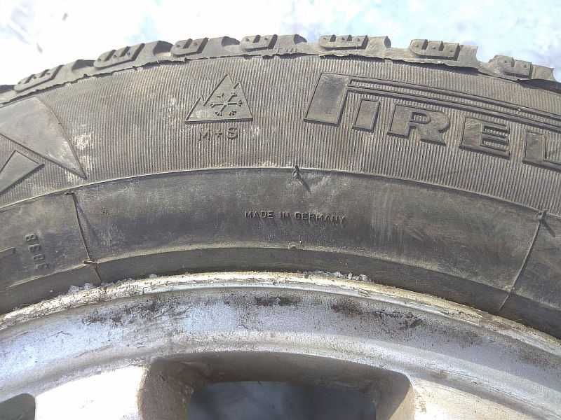 Шины 215/55 R16 - "Pirelli Winter Carving Edge" (Германия), зимние.