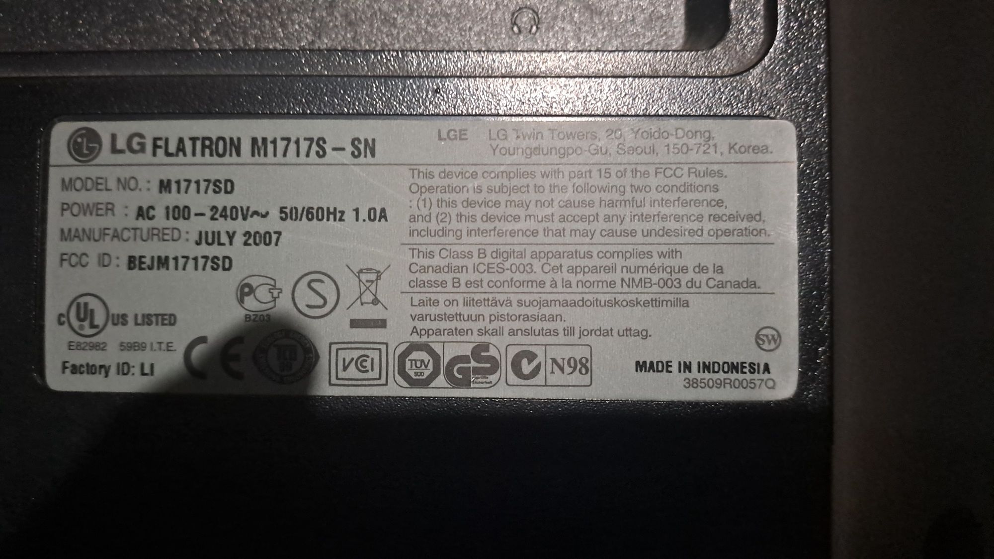 Манитор LG FLATRON б/у в хорошем состоянии, рабочий.