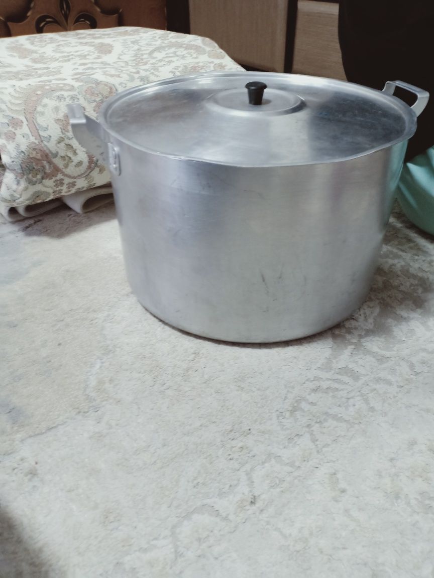 Продам кастрюлю 20л