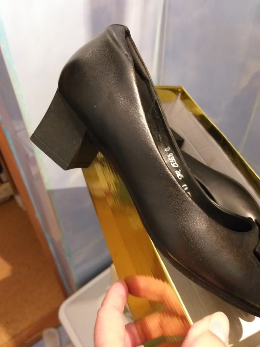 Продам женские туфли.