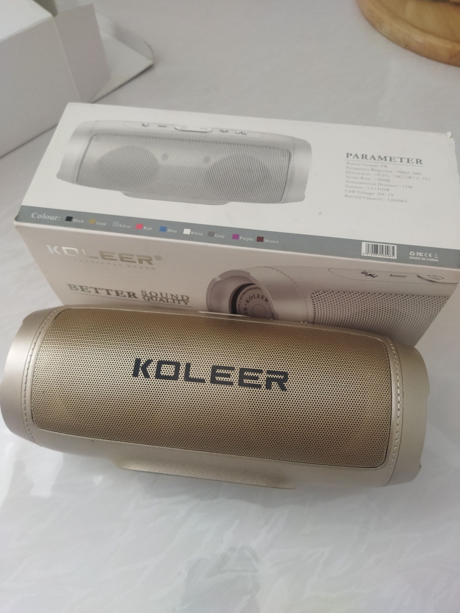 Продам переносную  музыкальную колонкуна зарядке   USB и блютуз