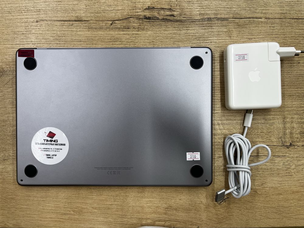 Стильный MacBook Air 13 2022.  -   13.6 2K/Apple M2/8GB/256GB/7 Циклов