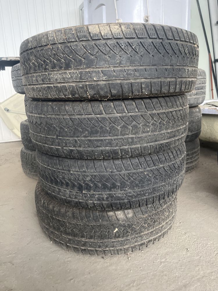 Продам 4 резины комплект зима