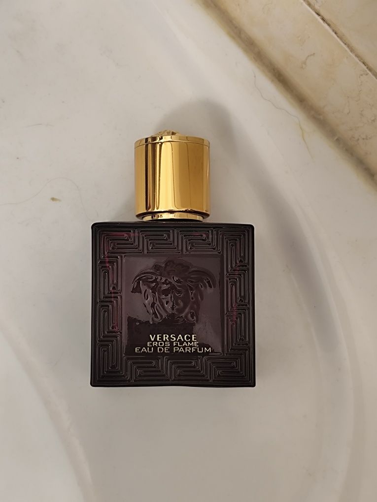 Продам Versace eros flame edp