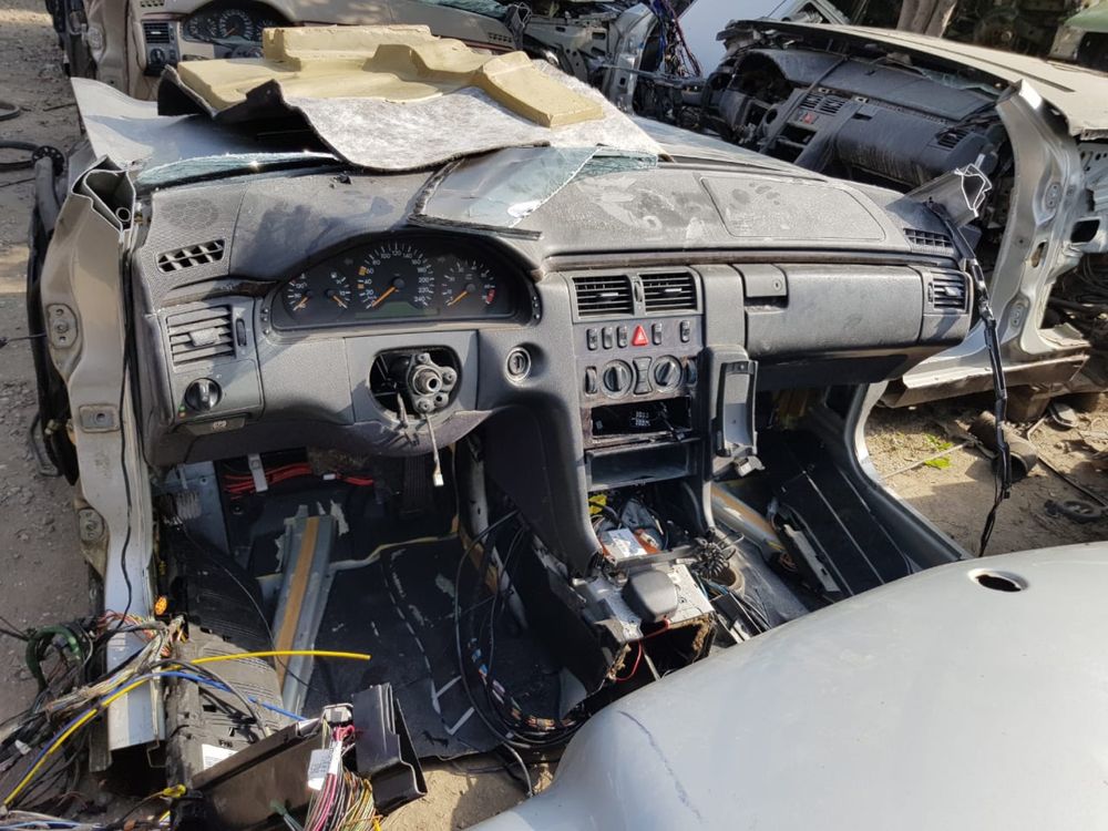 Автозапчасти мерседес 210