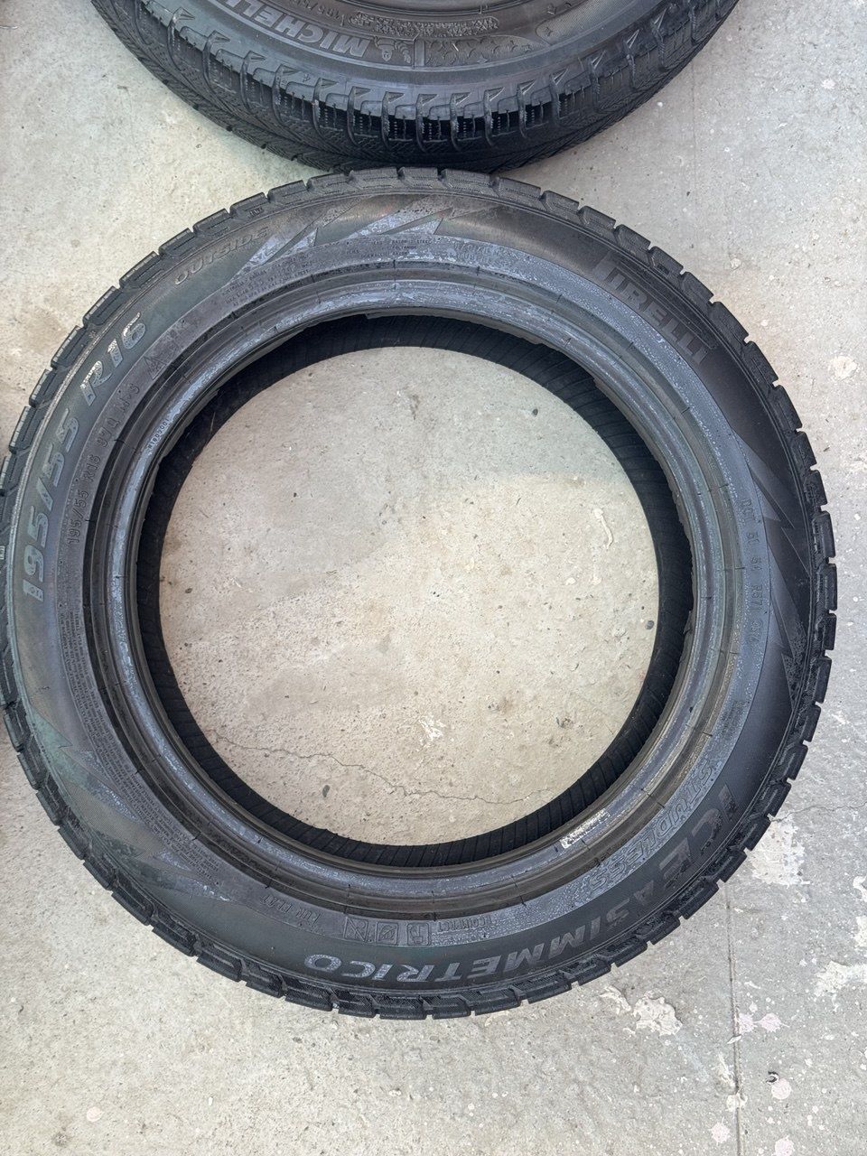 Зимние шины 195/55 R16 (Michelin/Perilli— отличное состояние!


---

З