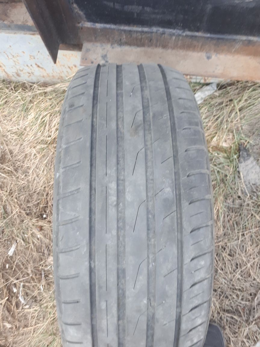 Продам б/у резину 235/60/17!!!
