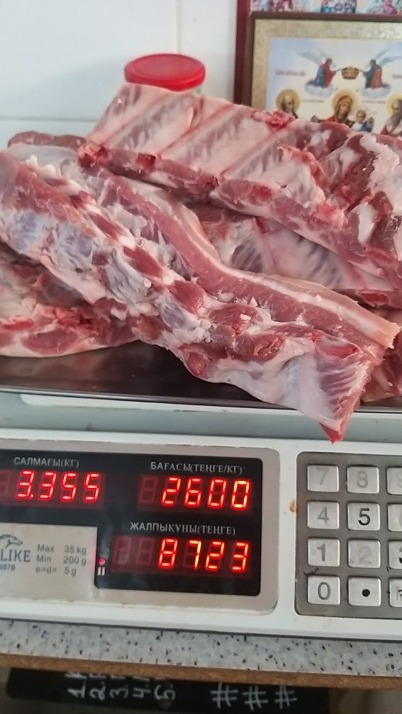 Мясо свинина не жирное.