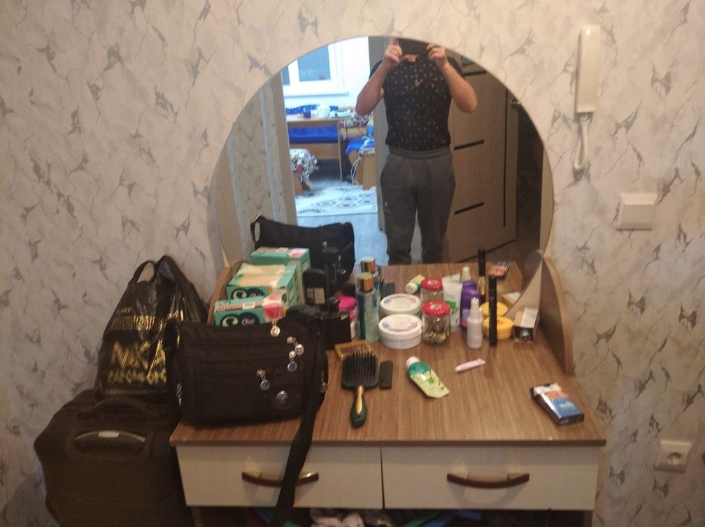 Продам прихожая с зеркалом