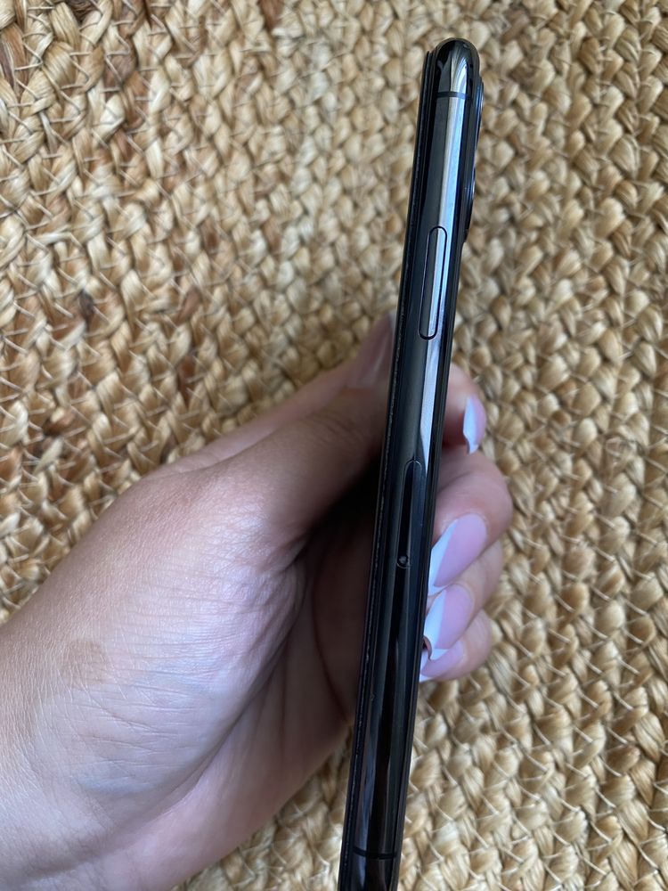 Продаю телефон Iphone 11pro