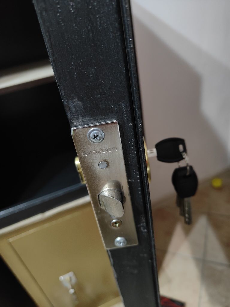 Продам новый металлический сейф!
