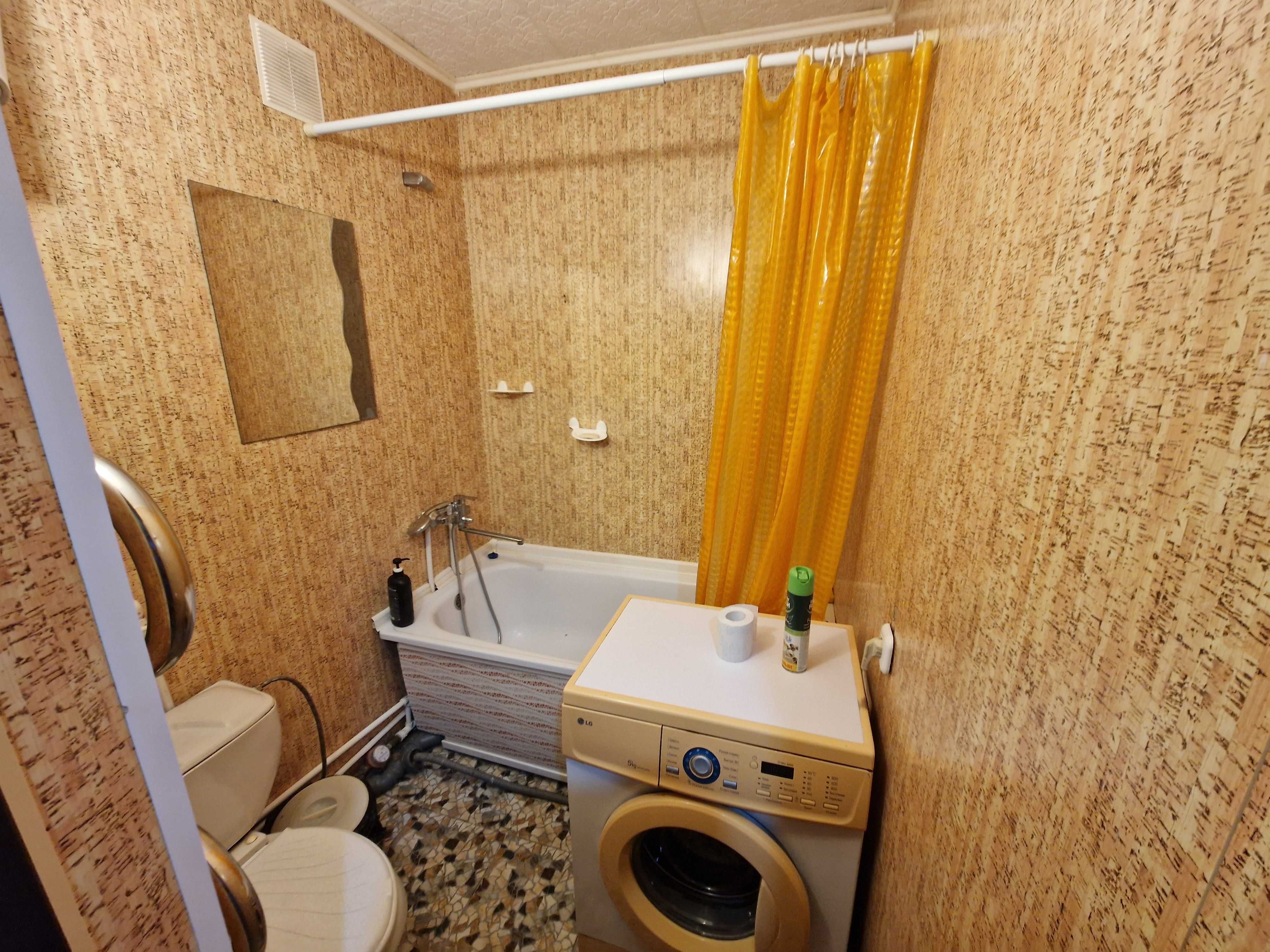2-комнатнаяОСТАЁТСЯ ВСЁ!! КОСМОНАВТОВ 13, 3этаж,середина.