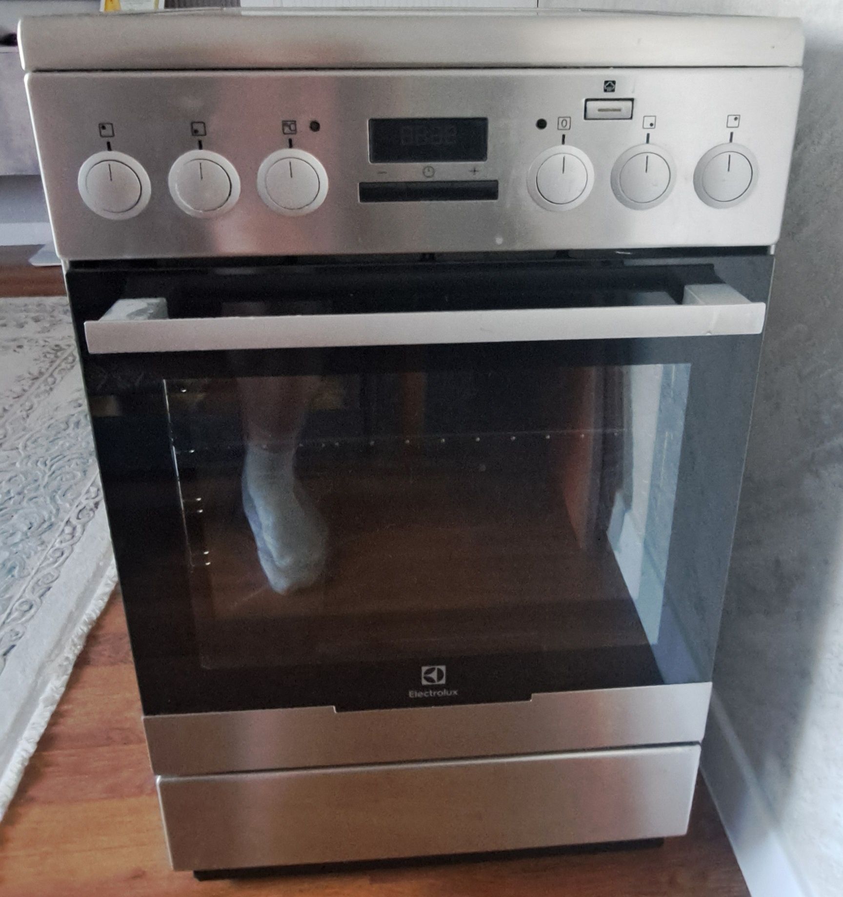 Электрическая плита Electrolux