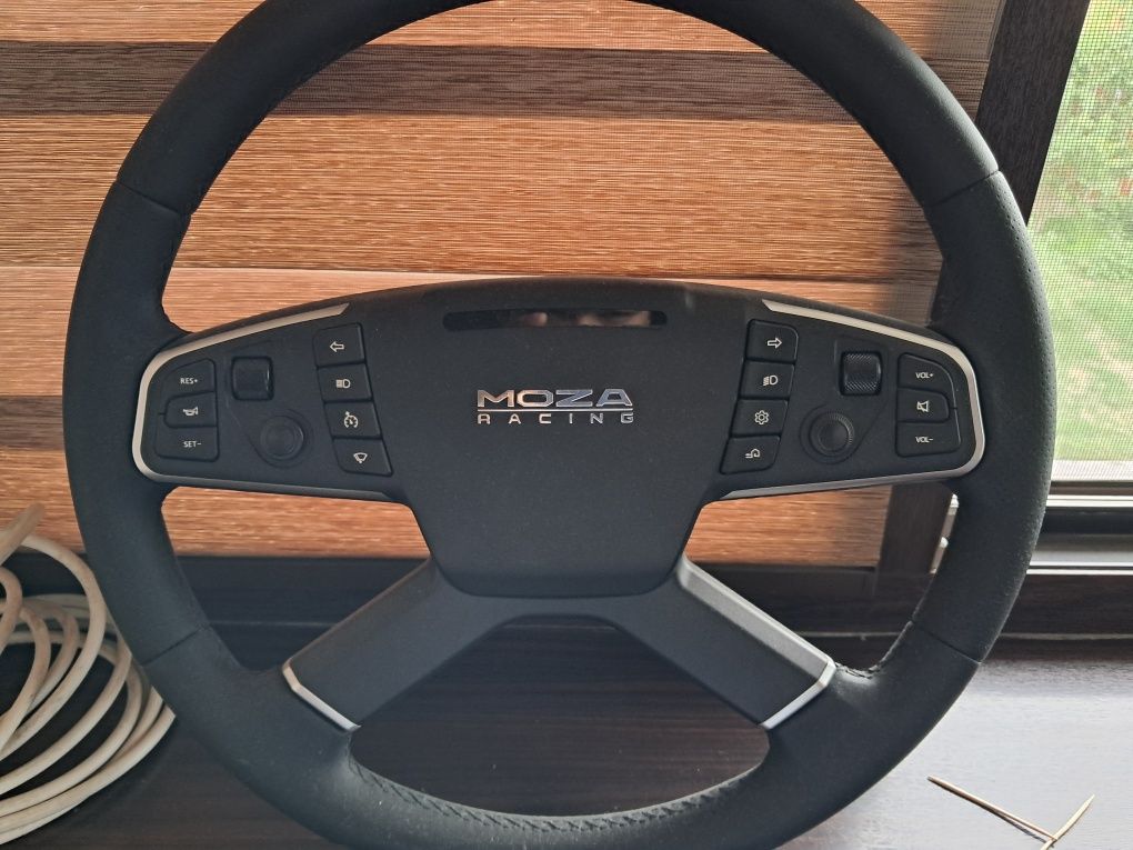 Продам moza r12 с кокпитом
