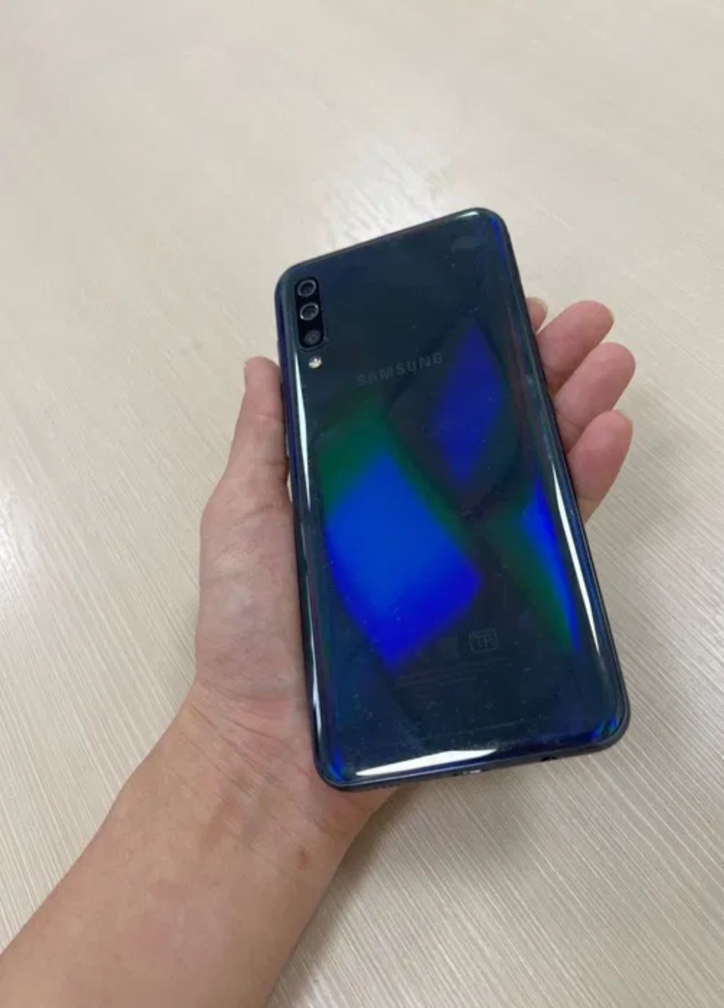 Samsung A50 в идеальном состоянии