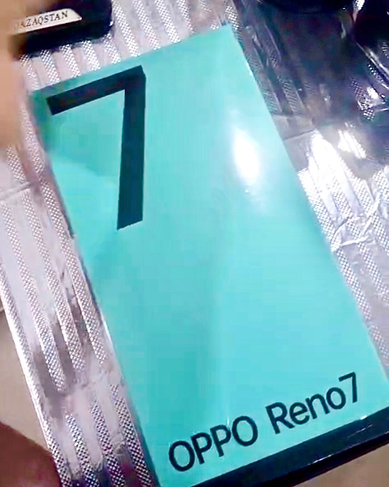 Продам смартфон Oppo Reno7