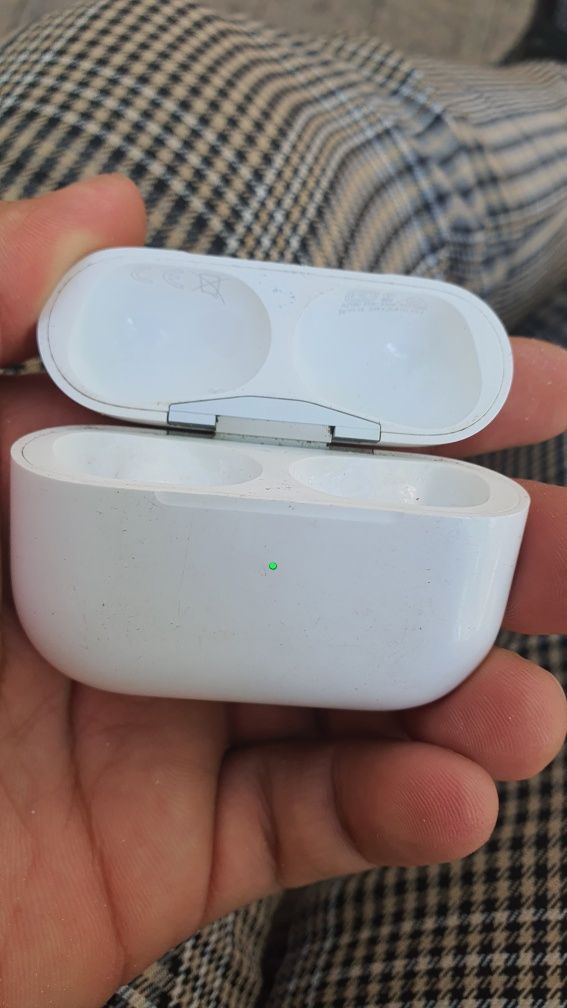 Продам кейс оригинал от airpods pro
