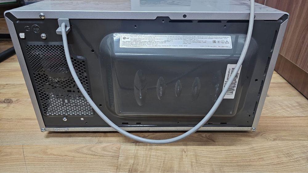 Продам микроволновую печь LG