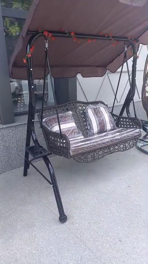 Качеля для сада из ротанга 2х местное