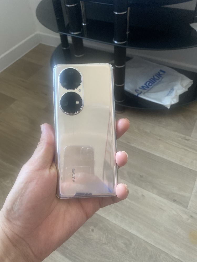 Huawei p50 pro в отличном состоянии продам без трещин и проблем