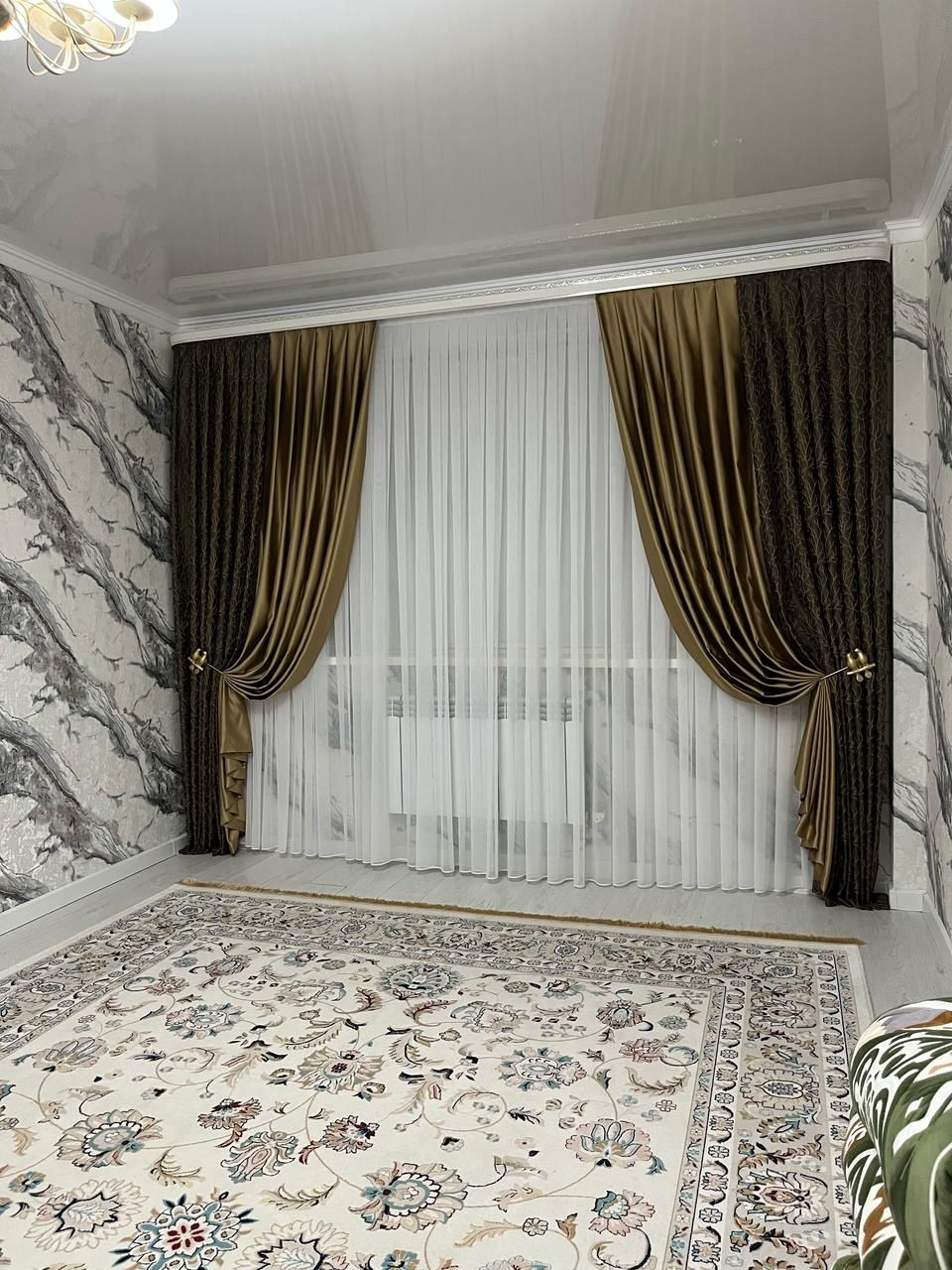Продам 3-х комнатный квартира.94-кв первый этаж и авто порока.