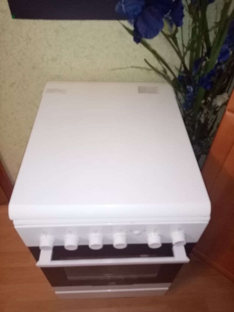 Продам газовую плиту