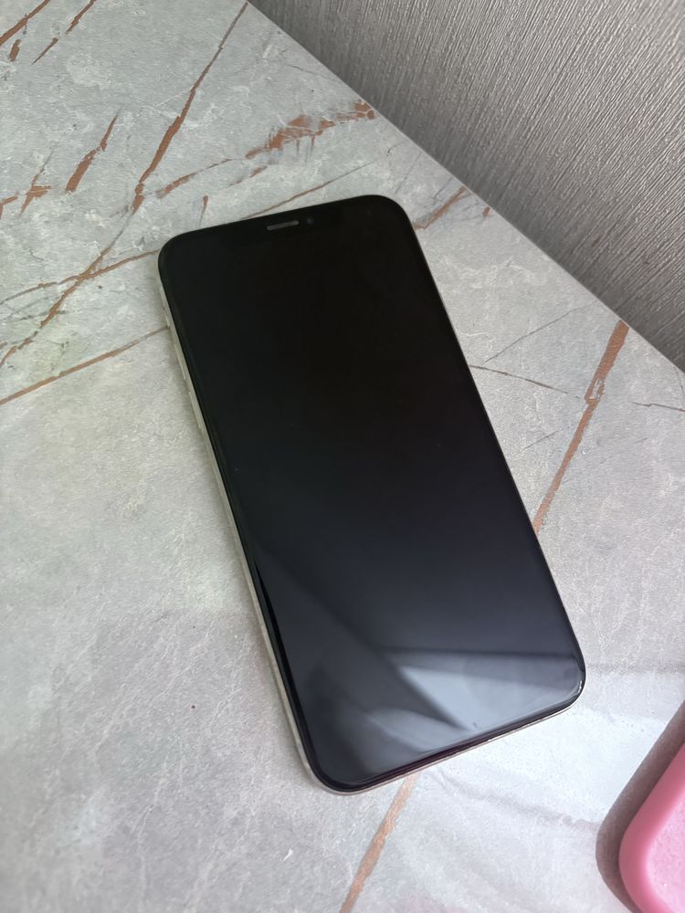 iPhone X (10)  белый