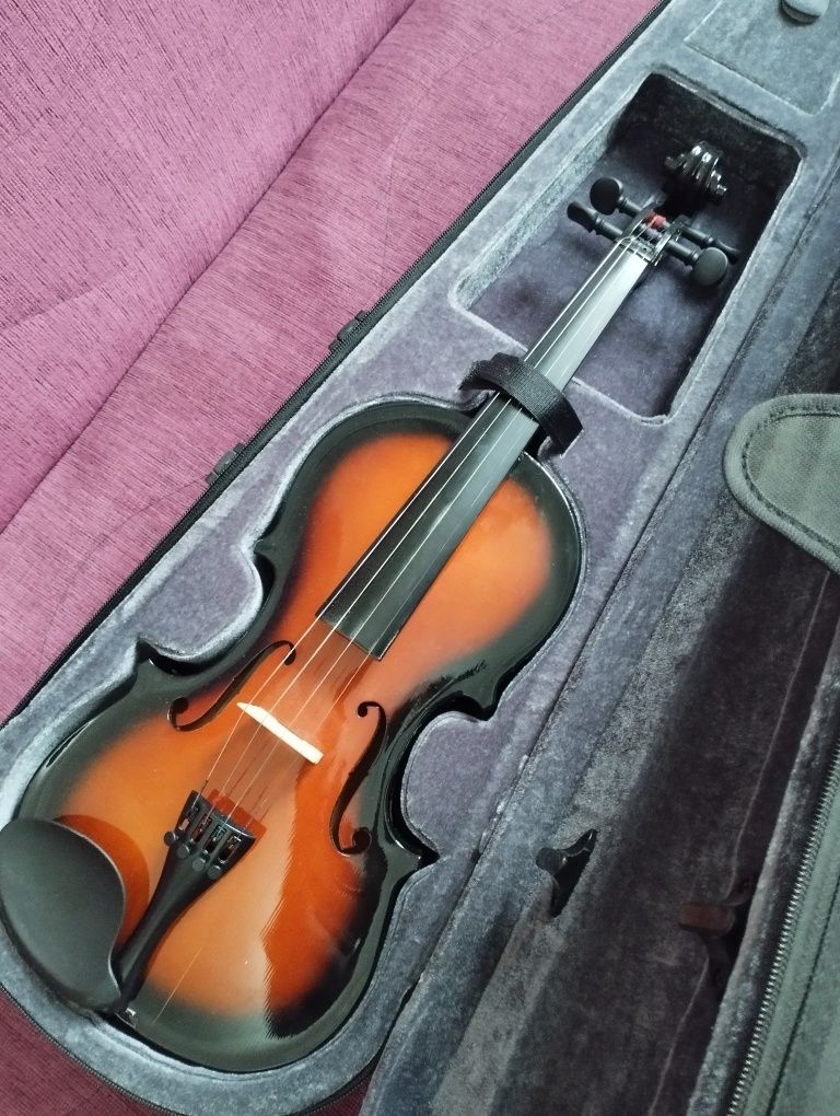 Продам скрипку, почти новую 4/4