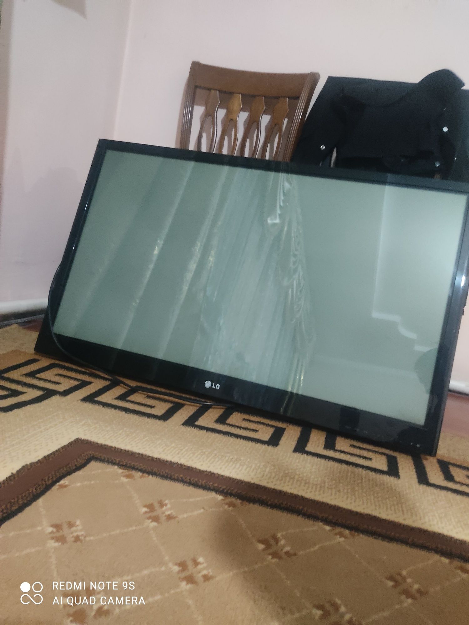 Продам плазменный телевизор на запчасти . Lg.