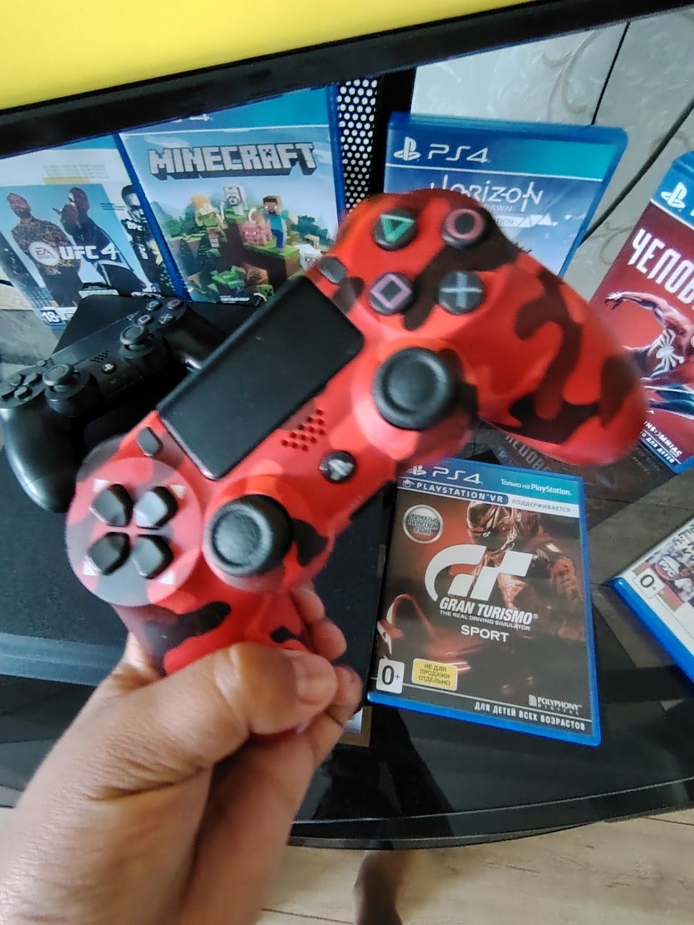 PS4 в идеальном состоянии
