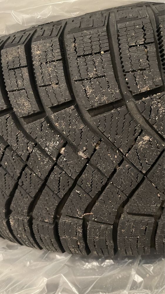 Продам шины PIRELLI 235/55/18