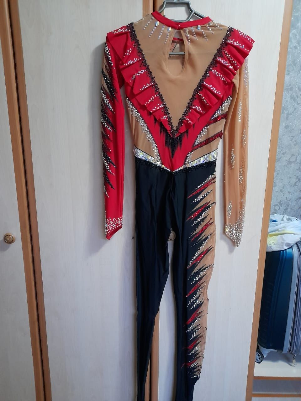 Продам купальник гимнастический.