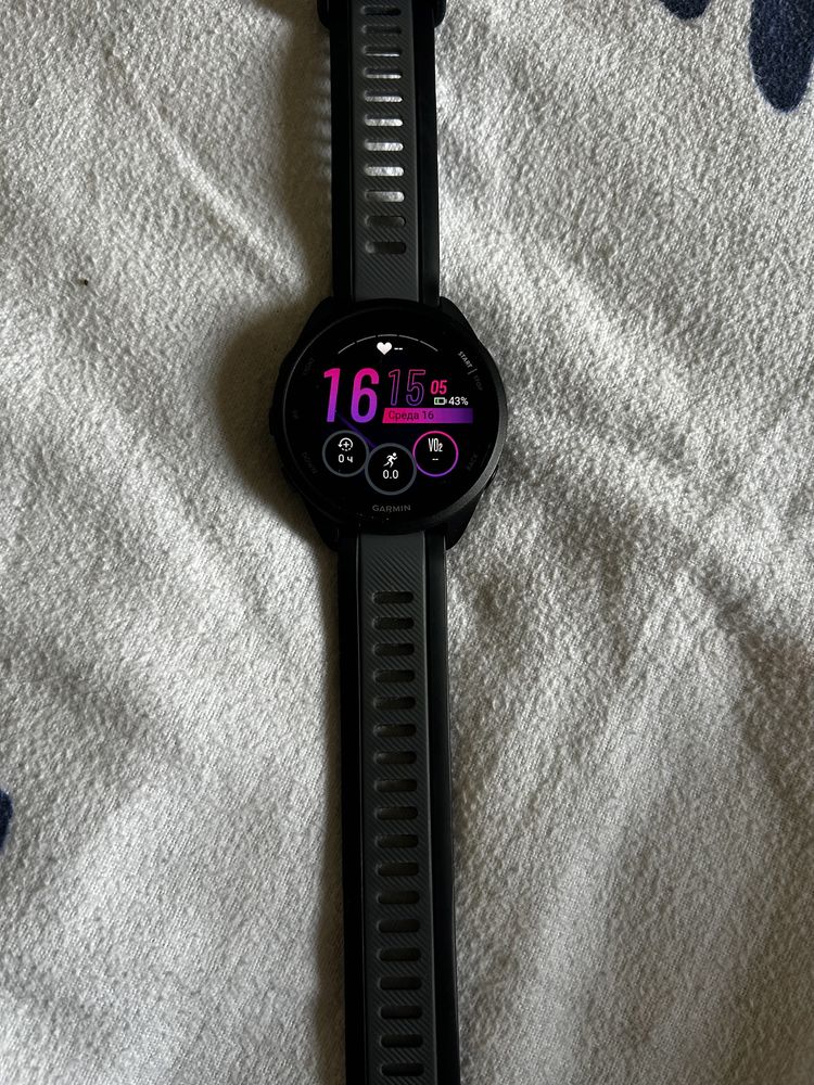Продам часы  Garmin Forerunner 165 в идеальном состояний